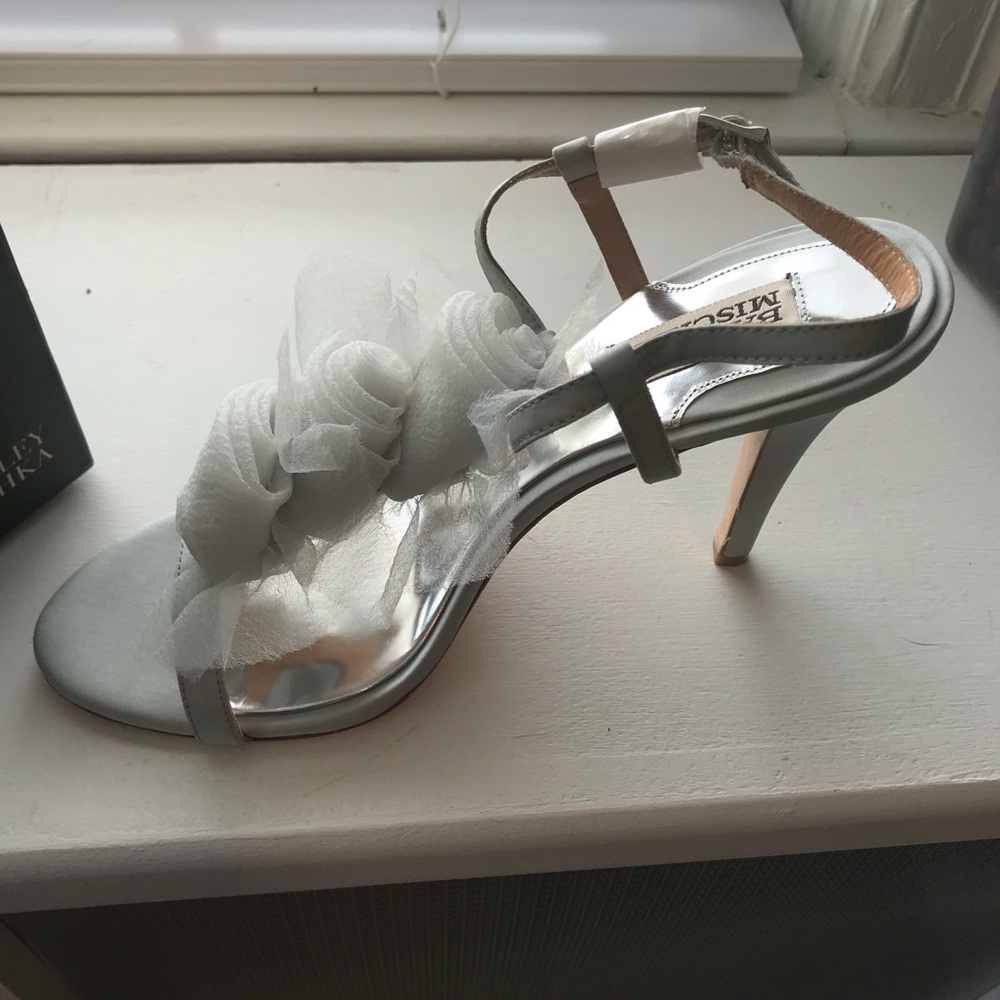 Badgley Mischka Cissy Heel Size 9 Light Grey